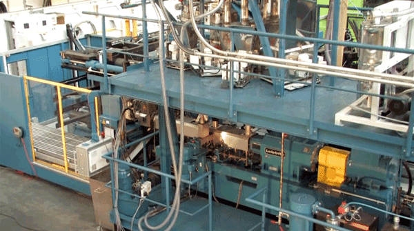 Combined injection molding / compounding system